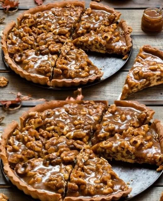 Crostata alle noci e caramello salato, un dolce delizioso e crunchy.