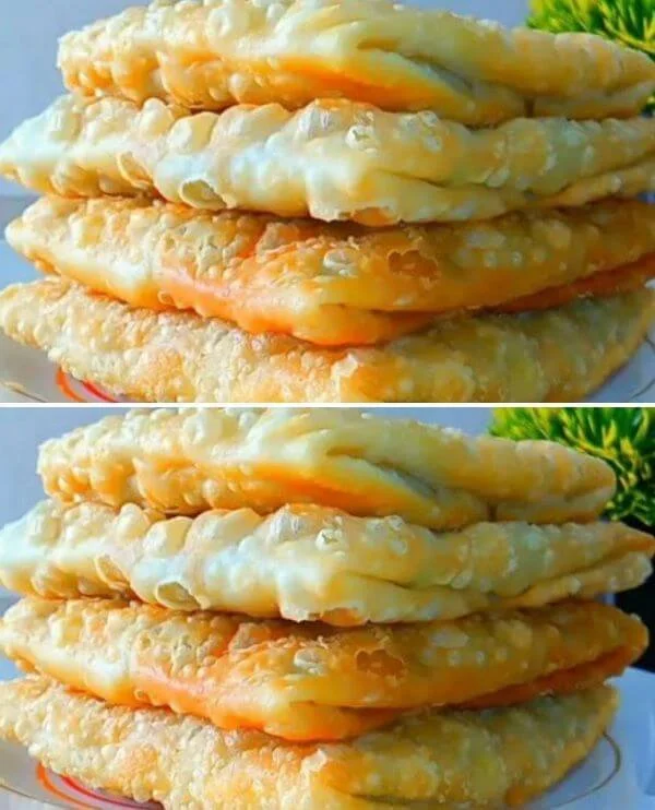 Flatbreads ripieni di cipollotto e cheddar appena sfornati