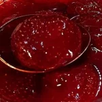 Barattolo di marmellata di fragole fresca ideale per colazioni golose