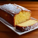 Pane di cocco aromatizzato con vaniglia e limone, pronto per essere gustato.