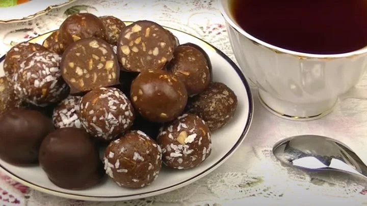 Deliziosi Tartufi al cioccolato decorati con cacao
