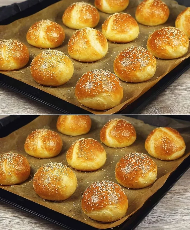 Panini allo yogurt con erbe fresche e formaggio gustoso