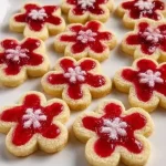 Biscotti di Linz farciti prima della cottura, pronti da servire.