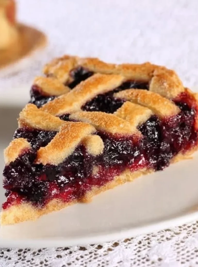 Crostata di Crema con mirtilli freschi e crosta dorata