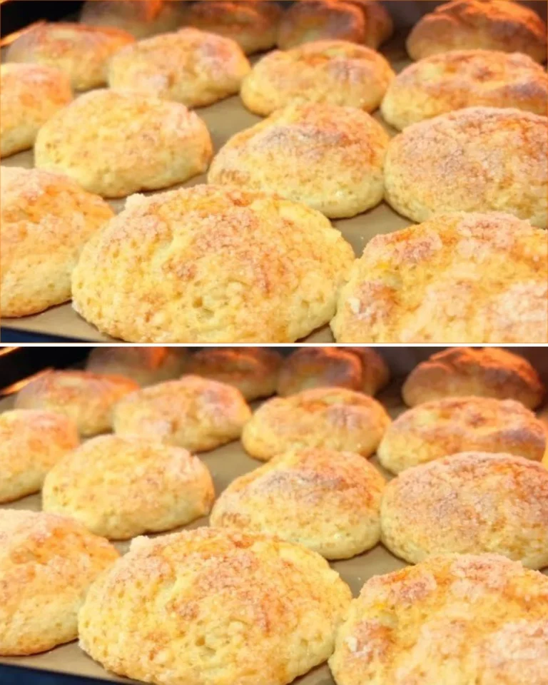Brioche di Ricotta con Mela fresca e profumata in un piatto tradizionale.