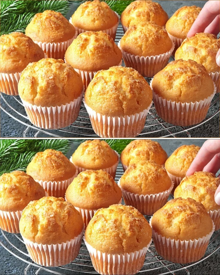 Muffin semplici e deliziosi appena sfornati