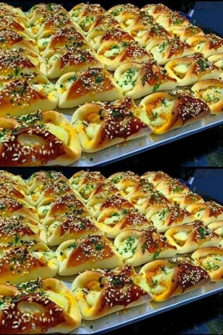 Börek tradizionale ripieno di formaggio e spinaci