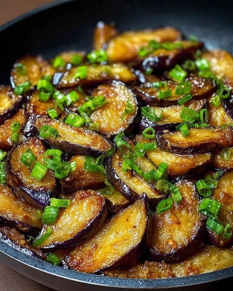 Melanzane deliziose preparate per una cena in famiglia, piatto sano e gustoso.