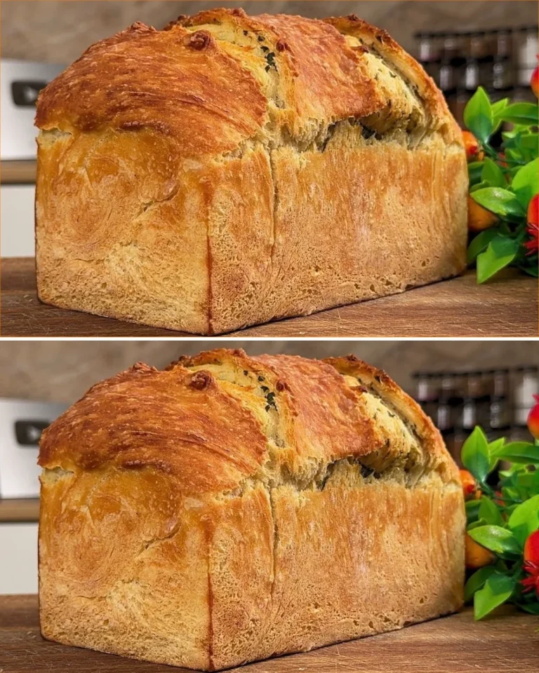 Pane al Burro e Aglio servito caldo con erbe aromatiche
