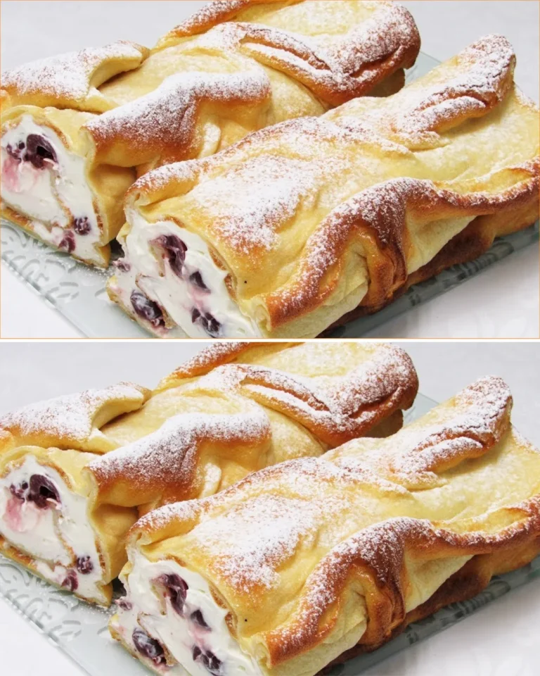 Rotolo alla Crema di Formaggio e Frutti di Bosco su un piatto colorato.