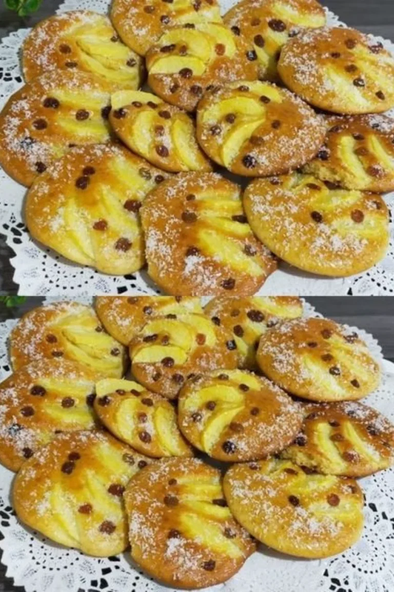 Deliziosa Torta di Mele appena sfornata, dolce tradizionale italiano.