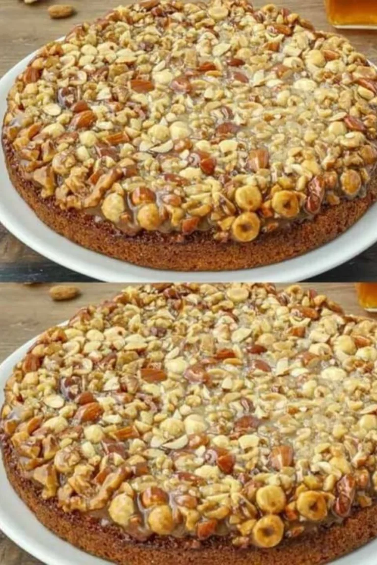 Torta Rovesciata Croccantino servita con decorazioni golose