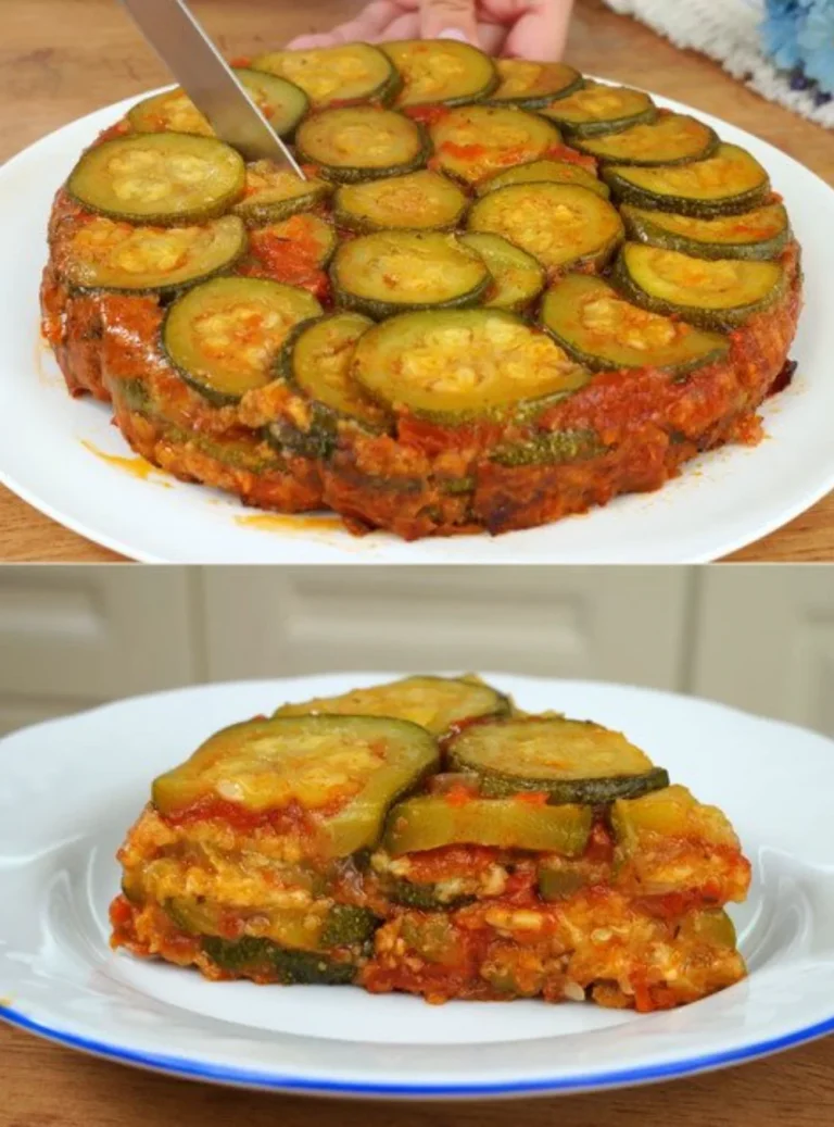 Zucchine al forno con salsa, piatto leggero e gustoso pronto in pochi minuti.