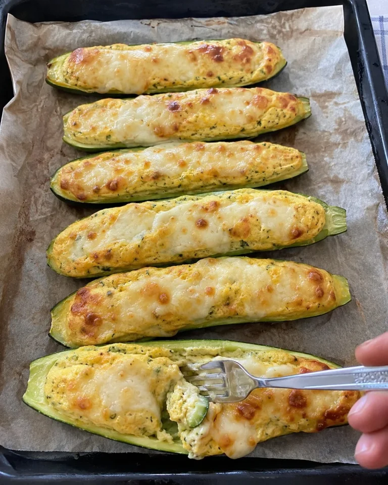 Frittata di zucchine a barchetta con provola filante