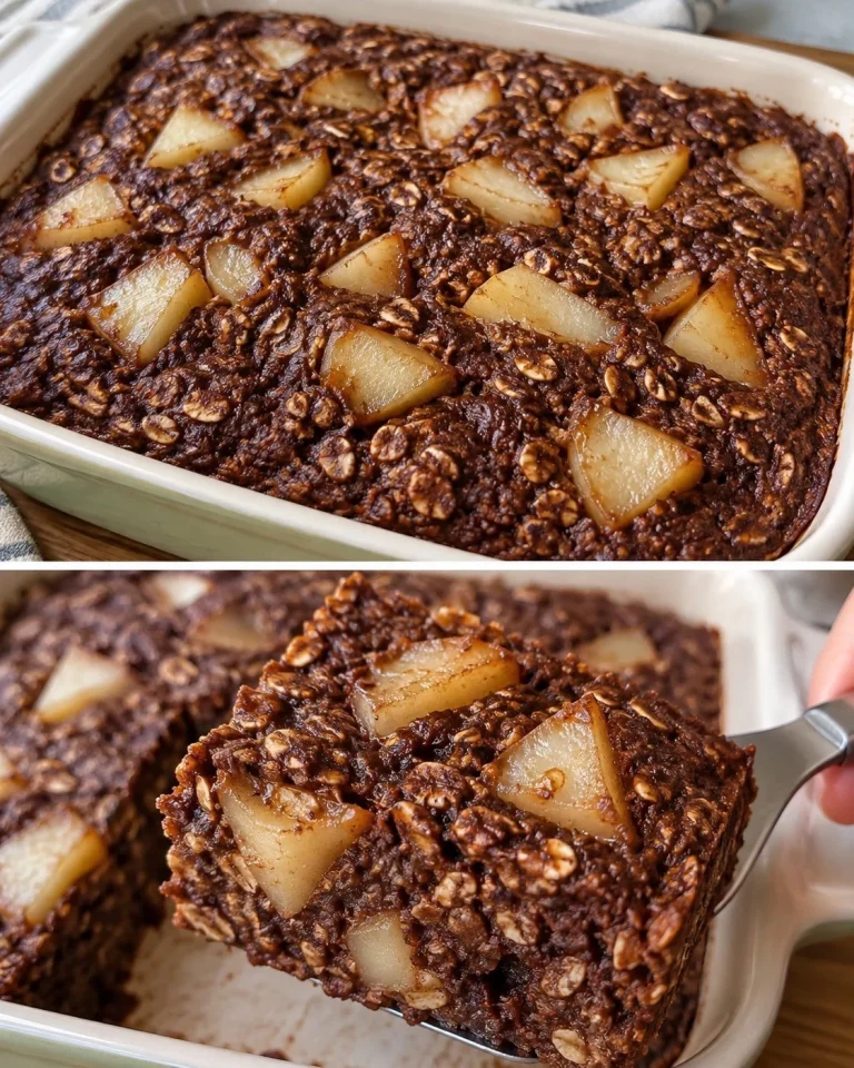 Colazione dolce con pera e cacao in un piatto appetitoso.